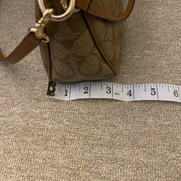 Coach Signature Crossbody - Picture 7 of 8